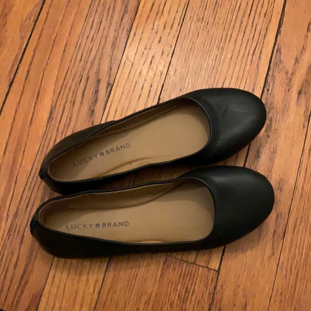 Lucky 🍀 Black flats
